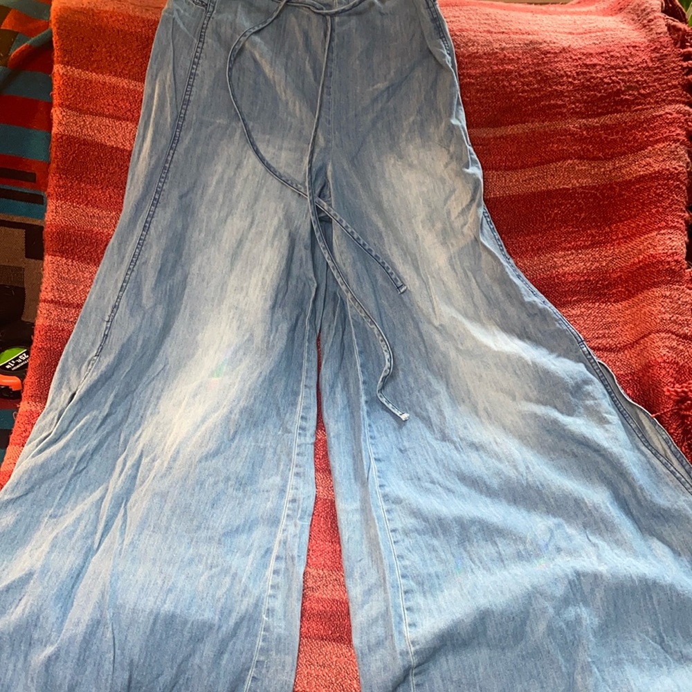 FREE PEOPLE VINTAGE ULTRA WIDE LEG CHAMBRAY JEANS PALAZZO ZIP BACK SZ 12
